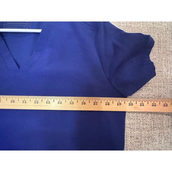 Figs Women's Technical Collection Blue Short Sleeve Top V-Neck Sz M - Picture 6 of 8